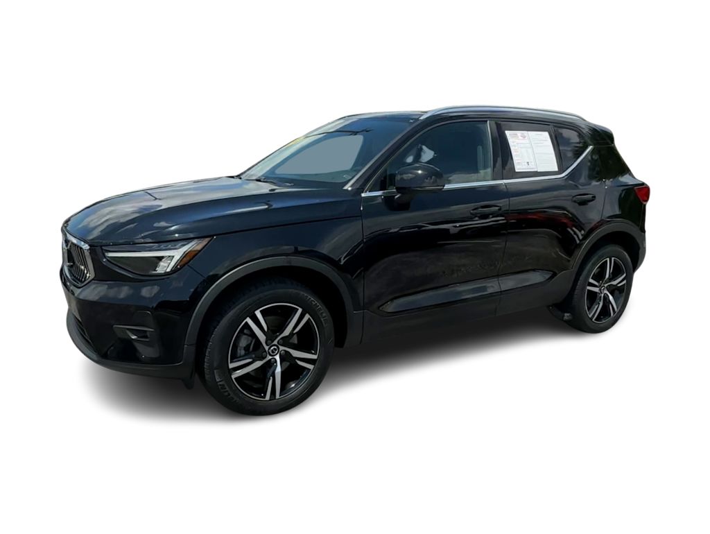 Thumbnail: 2023 Volvo XC40 - 3