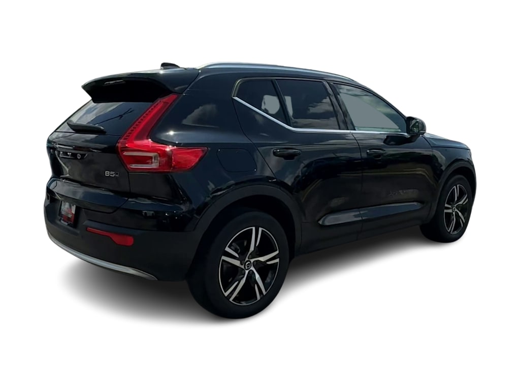 Thumbnail: 2023 Volvo XC40 - 21