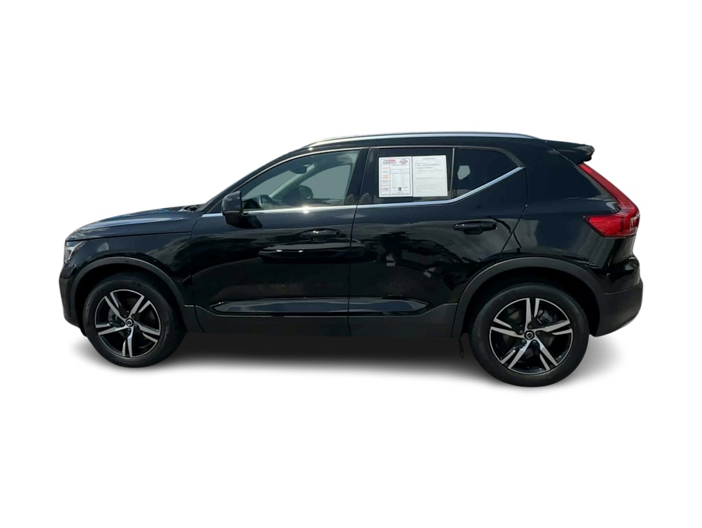Thumbnail: 2023 Volvo XC40 - 20