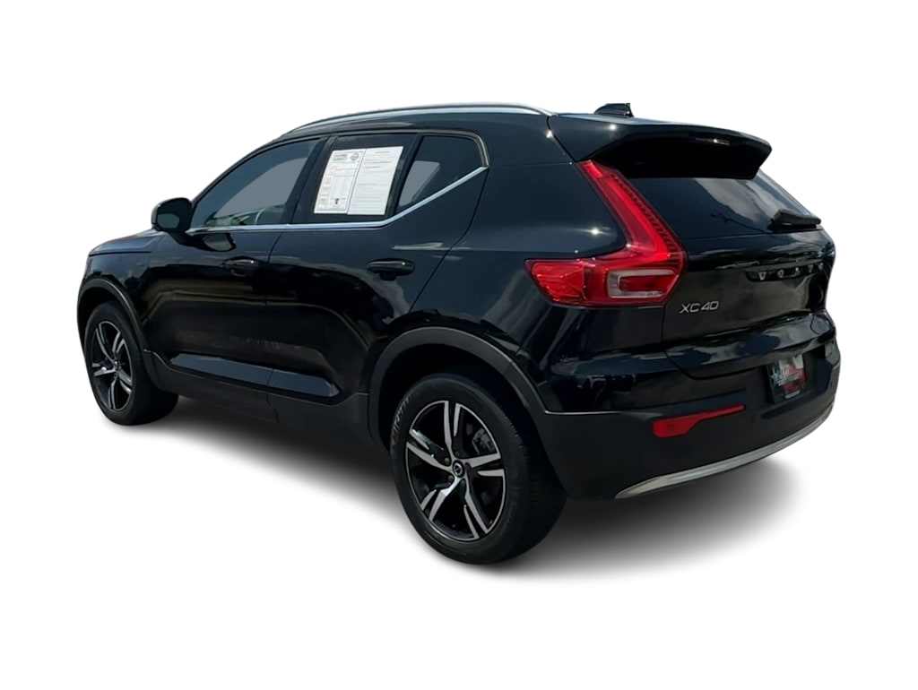 Thumbnail: 2023 Volvo XC40 - 4