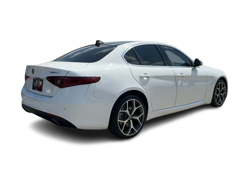 Thumbnail: 2019 Alfa Romeo Giulia - 20