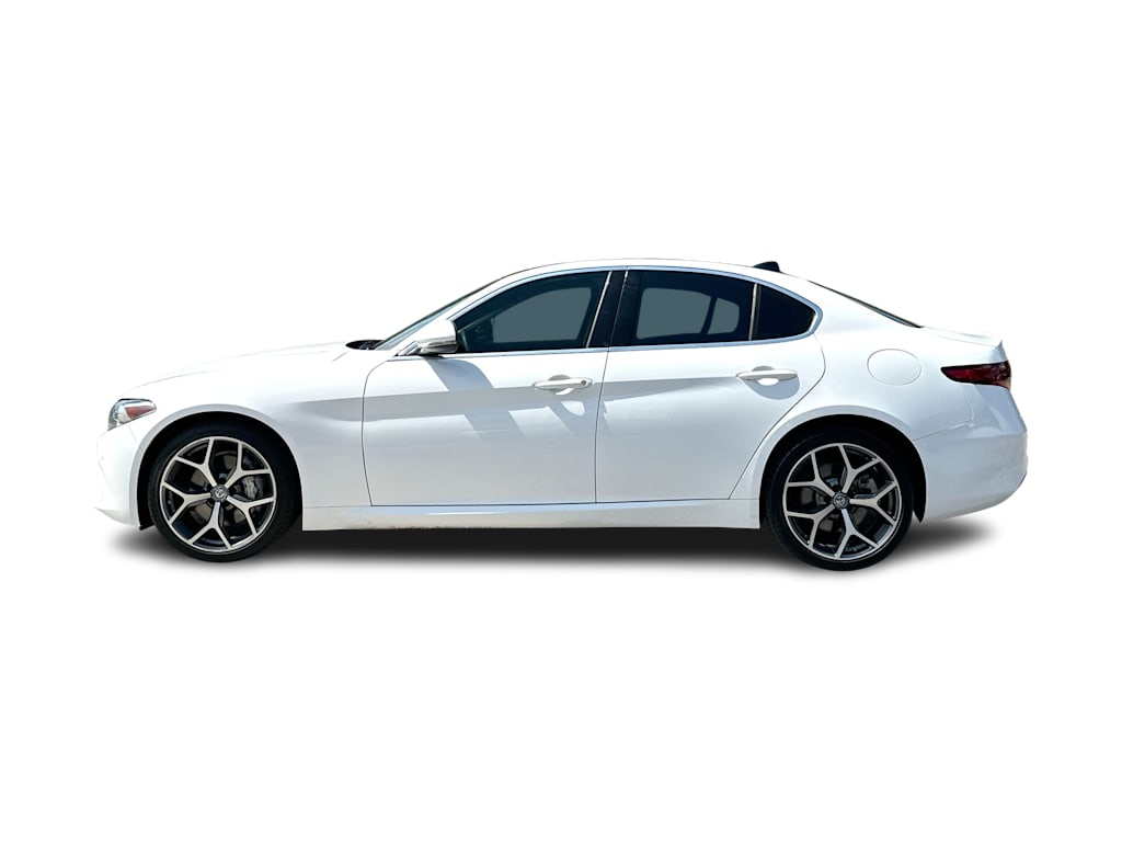 Thumbnail: 2019 Alfa Romeo Giulia - 23