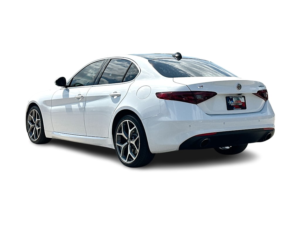 Thumbnail: 2019 Alfa Romeo Giulia - 24