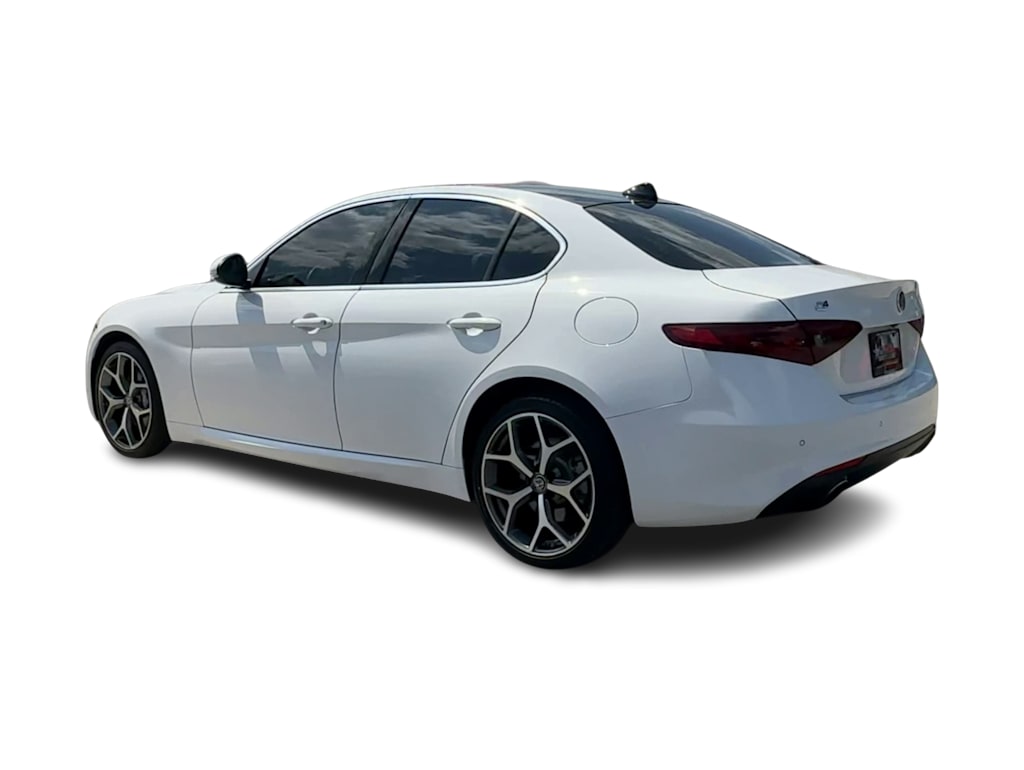 Thumbnail: 2019 Alfa Romeo Giulia - 4