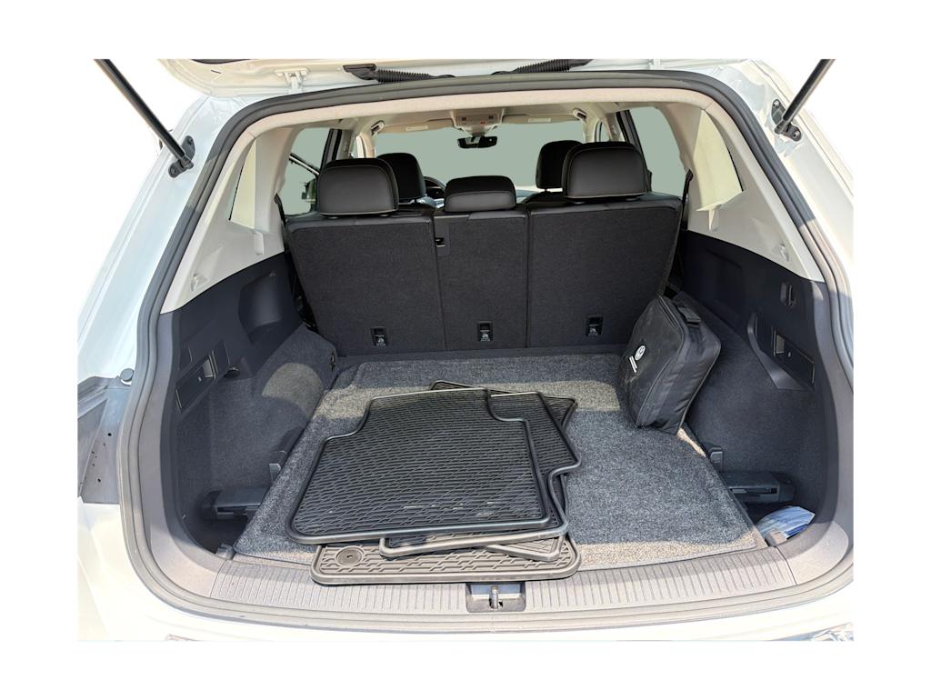 Thumbnail: 2023 Volkswagen Tiguan - 18