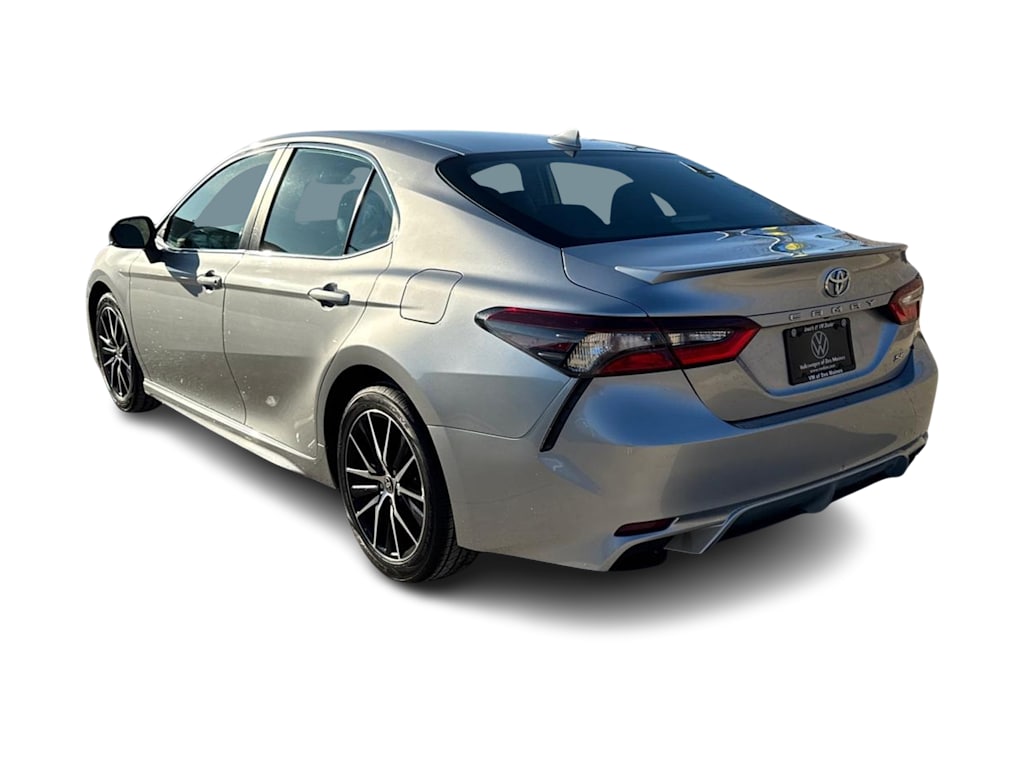 2022 Toyota Camry SE 4