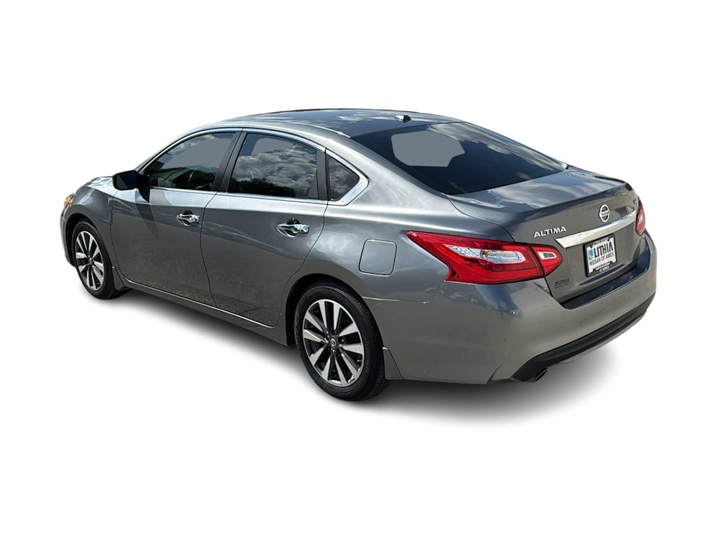 Thumbnail: 2017 Nissan Altima - 4