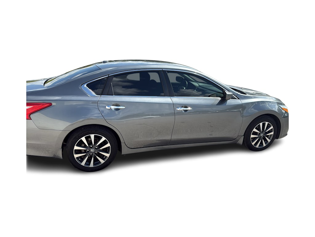 Thumbnail: 2017 Nissan Altima - 14