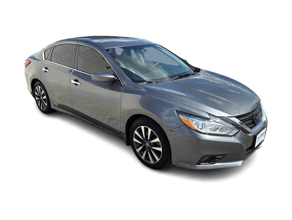 Thumbnail: 2017 Nissan Altima - 15