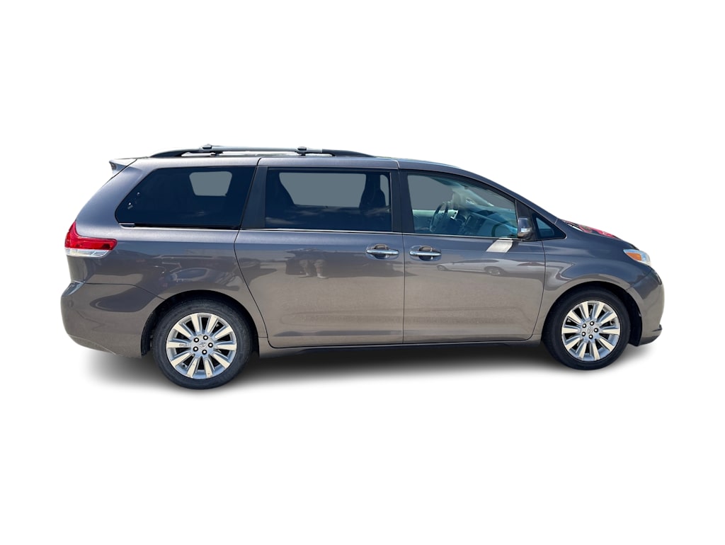Thumbnail: 2013 Toyota Sienna - 14