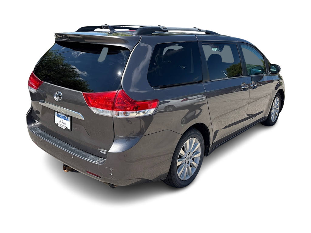 Thumbnail: 2013 Toyota Sienna - 13