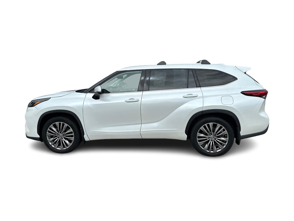 Thumbnail: 2022 Toyota Highlander - 3