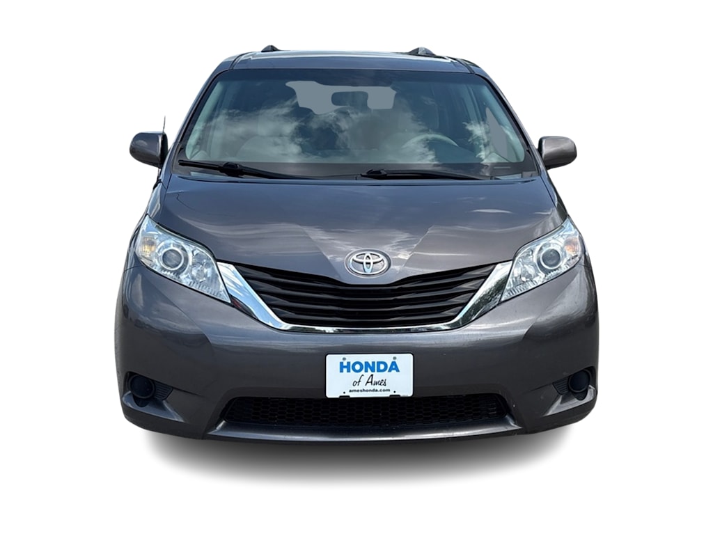 Thumbnail: 2013 Toyota Sienna - 6