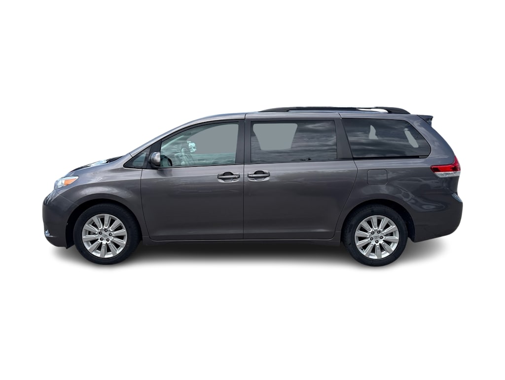Thumbnail: 2013 Toyota Sienna - 3