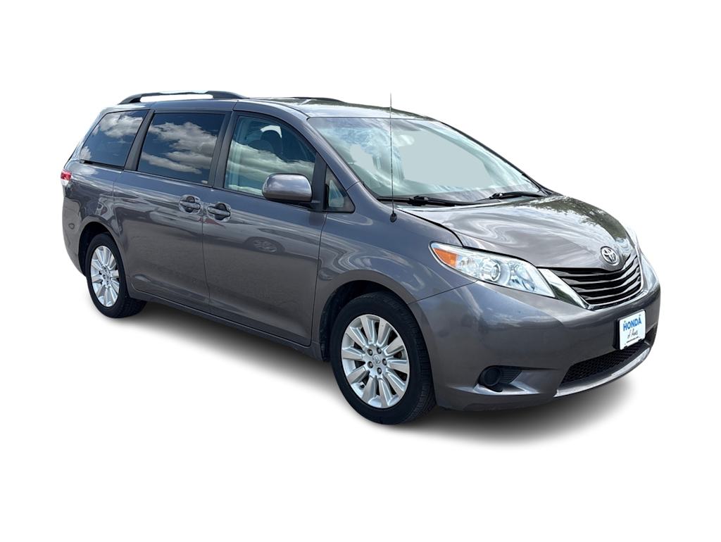 Thumbnail: 2013 Toyota Sienna - 16