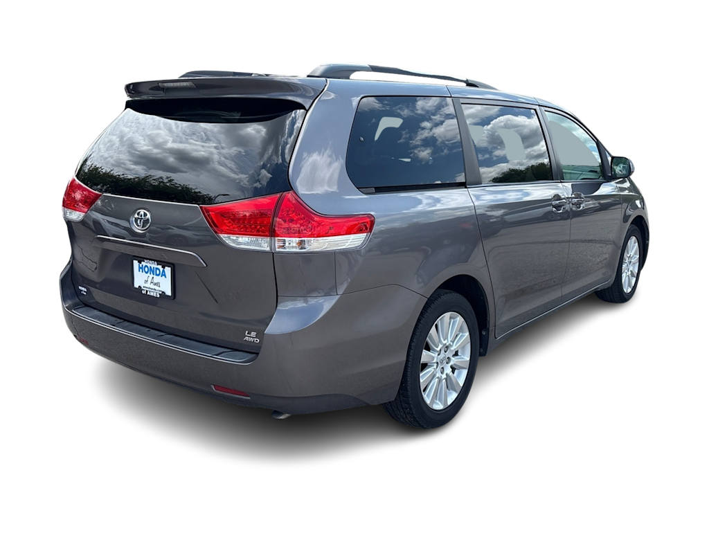 Thumbnail: 2013 Toyota Sienna - 14