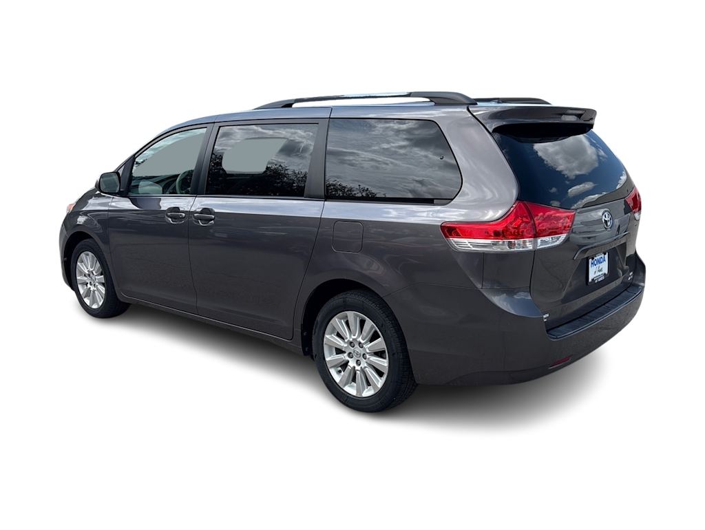 Thumbnail: 2013 Toyota Sienna - 4