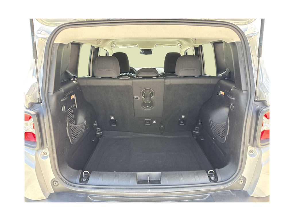 Thumbnail: 2016 Jeep Renegade - 17