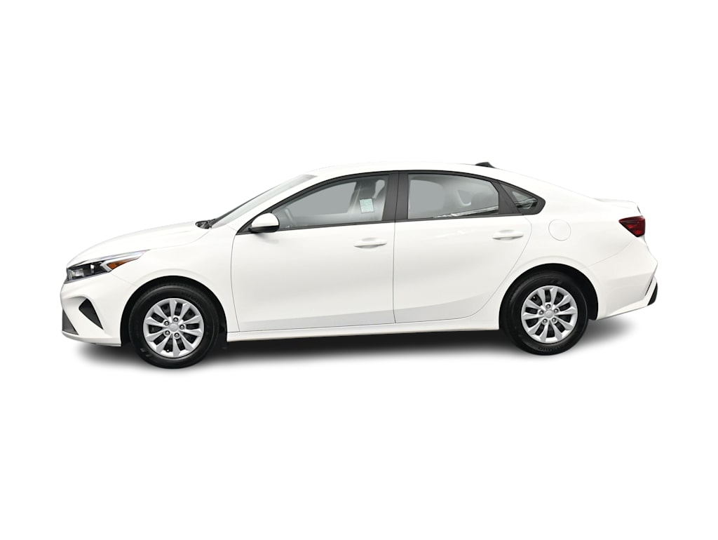 Thumbnail: 2024 Kia Forte - 3