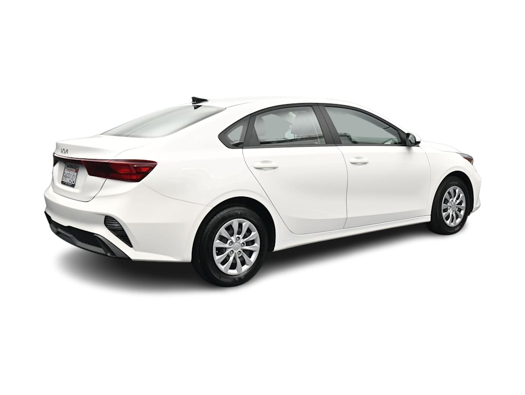 Thumbnail: 2024 Kia Forte - 16