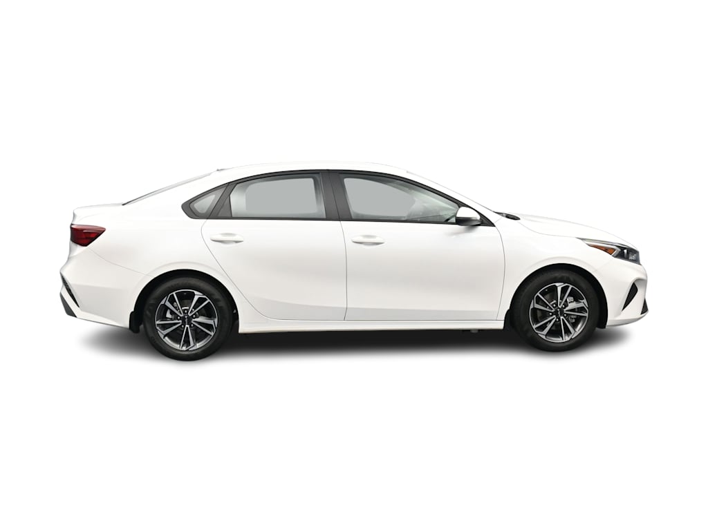 Thumbnail: 2024 Kia Forte - 16