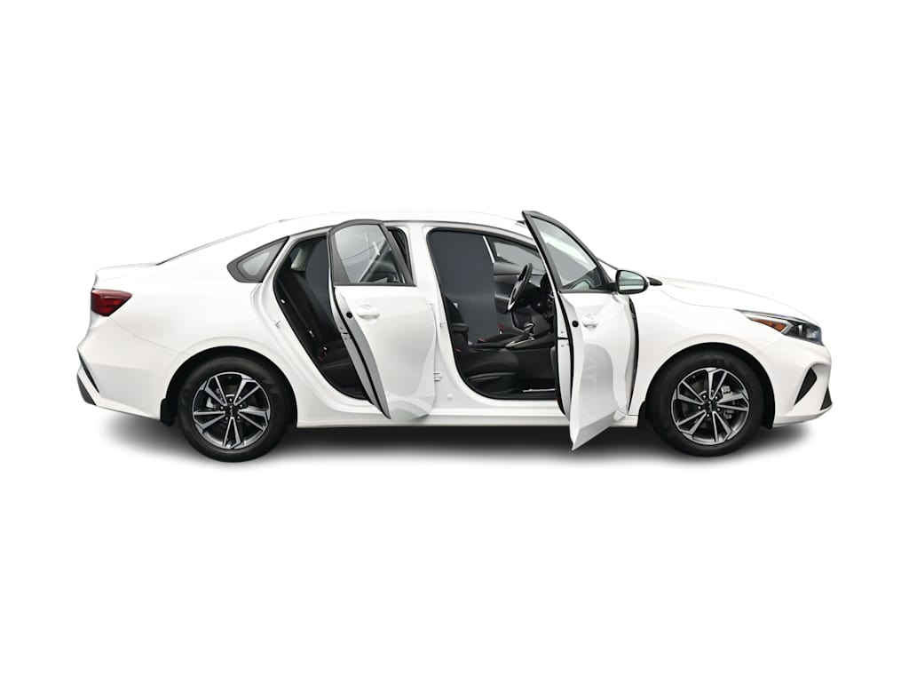 Thumbnail: 2024 Kia Forte - 40