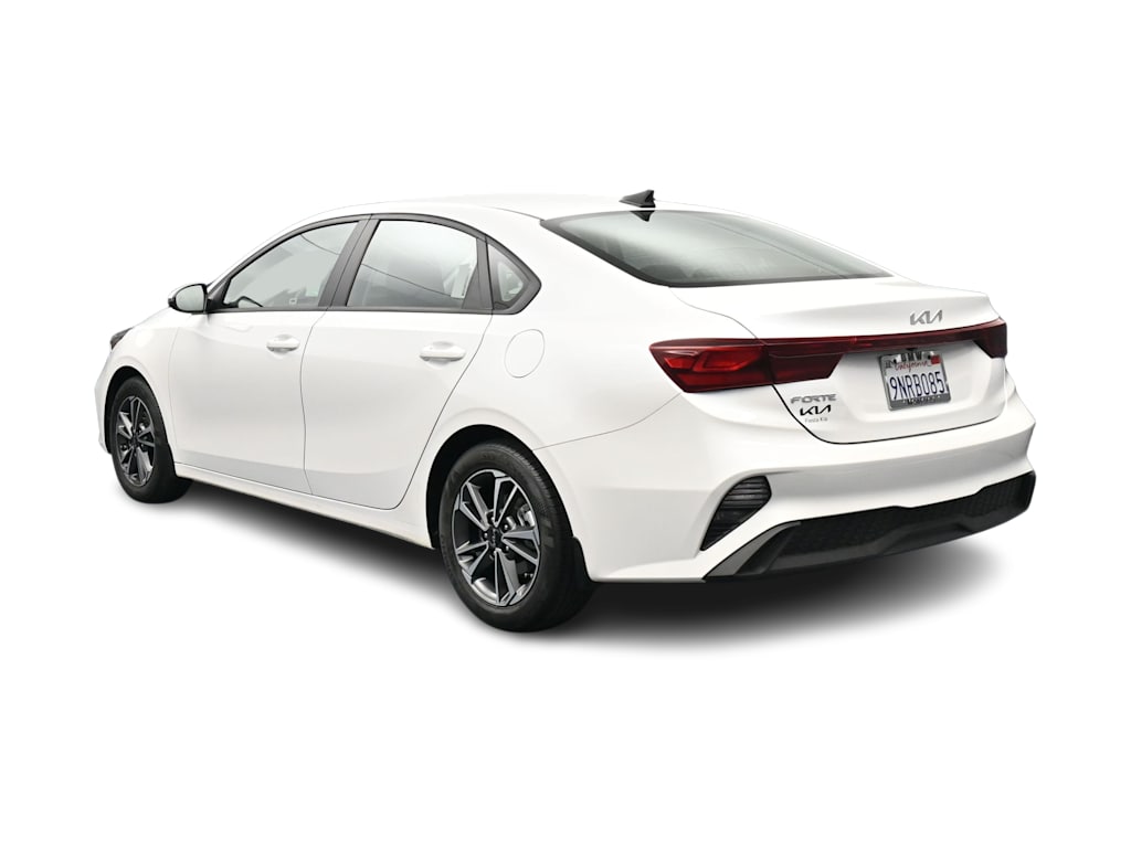 Thumbnail: 2024 Kia Forte - 4