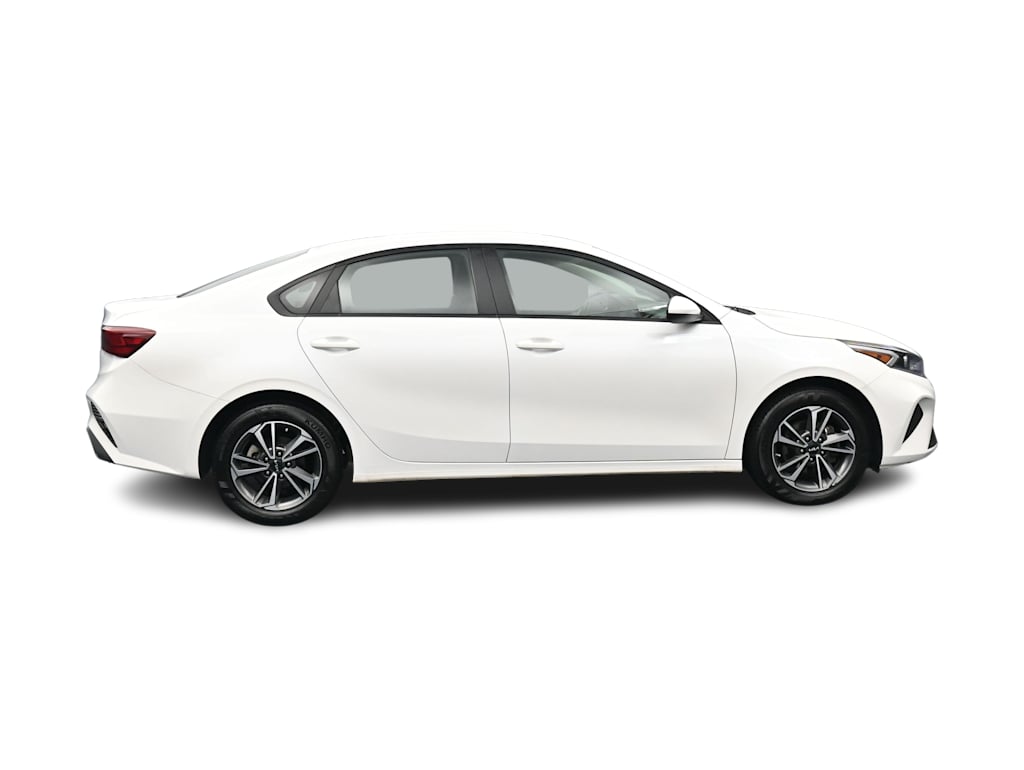 Thumbnail: 2024 Kia Forte - 16