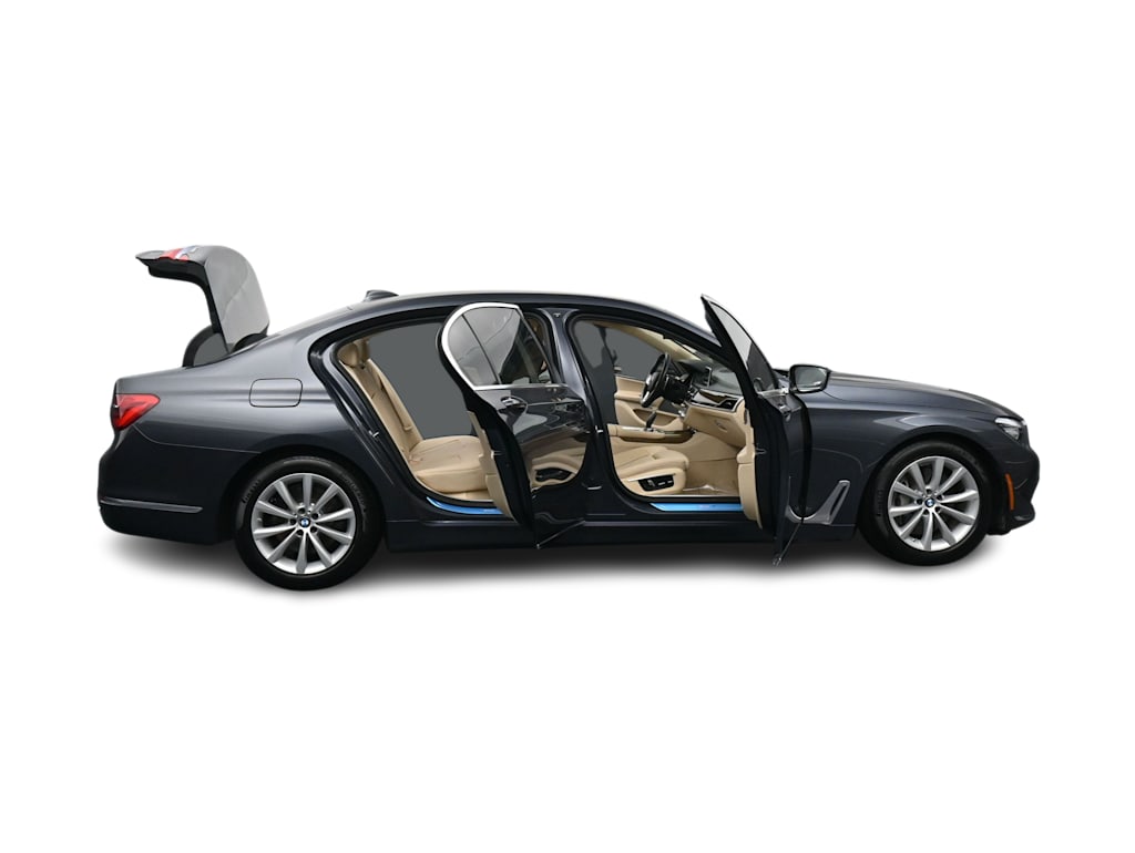 Thumbnail: 2016 BMW 7 Series - 36