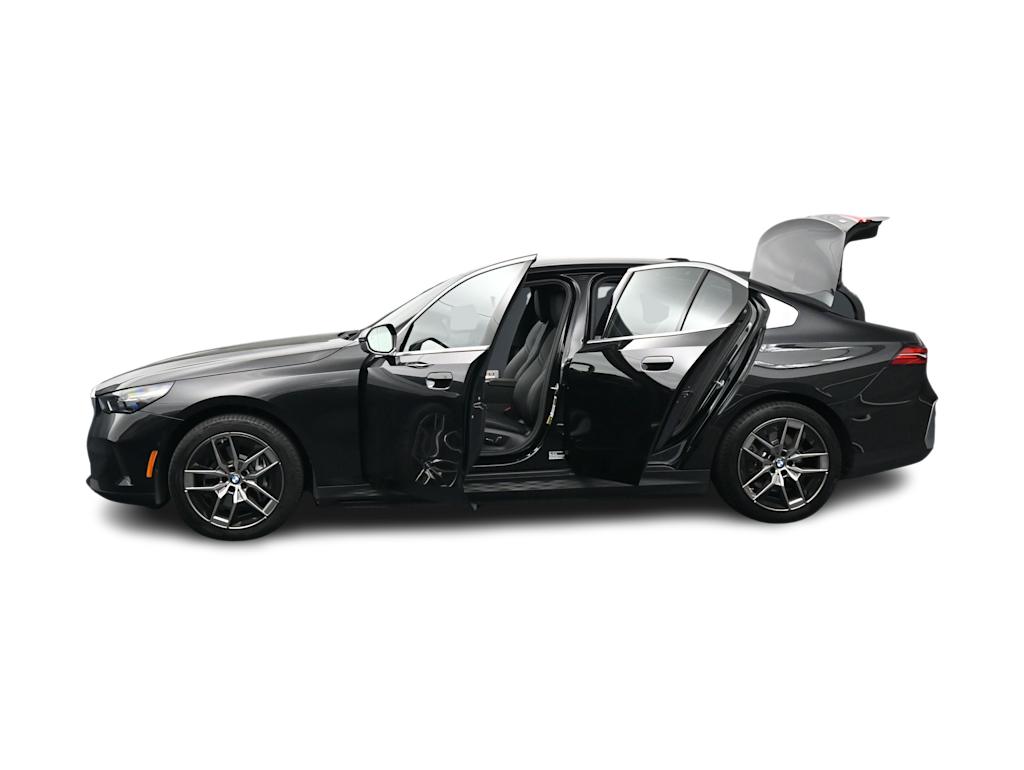Thumbnail: 2026 BMW i5 - 36