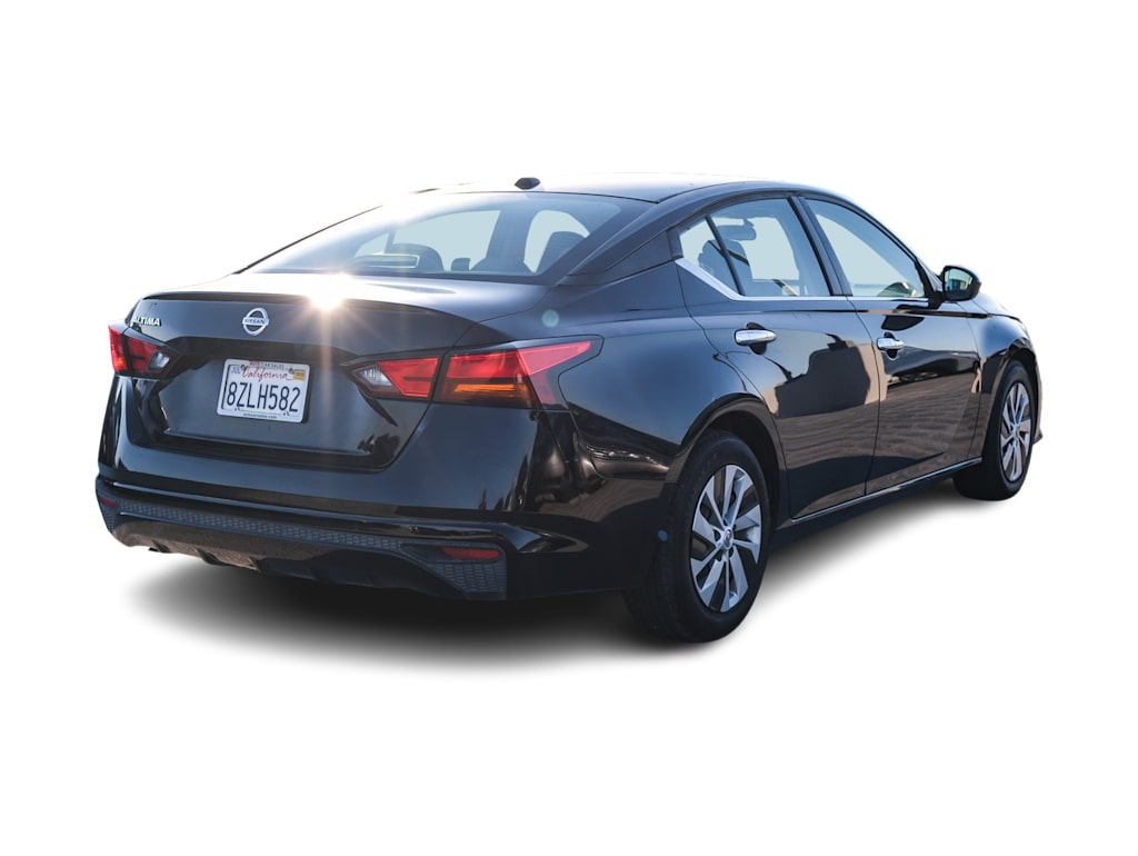 Thumbnail: 2020 Nissan Altima - 16