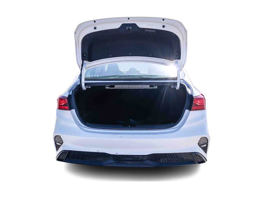 Thumbnail: 2022 Kia Forte - 16