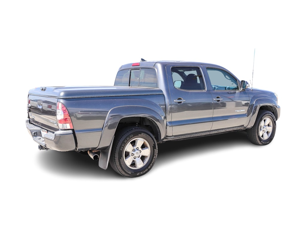 Thumbnail: 2015 Toyota Tacoma - 17