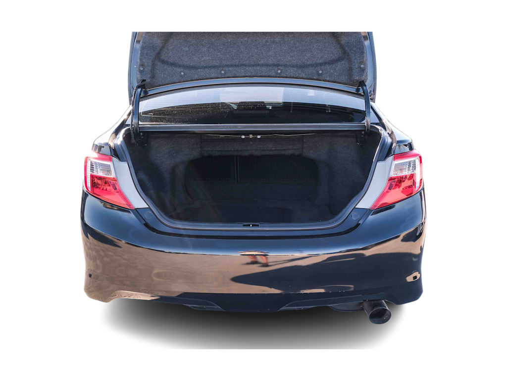 Thumbnail: 2013 Toyota Camry - 16