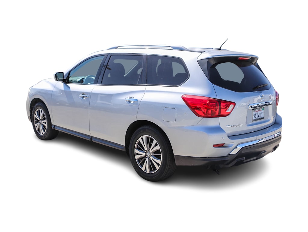 Thumbnail: 2017 Nissan Pathfinder - 3