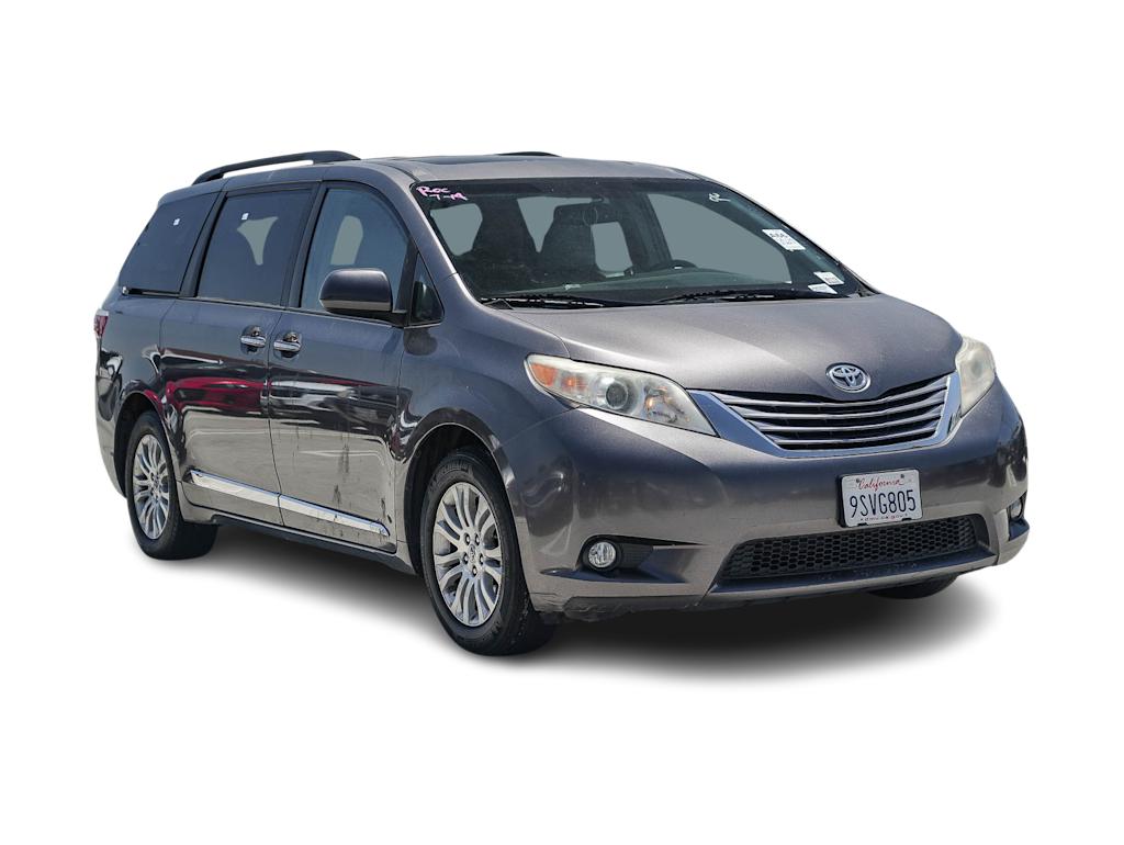 Thumbnail: 2017 Toyota Sienna - 17