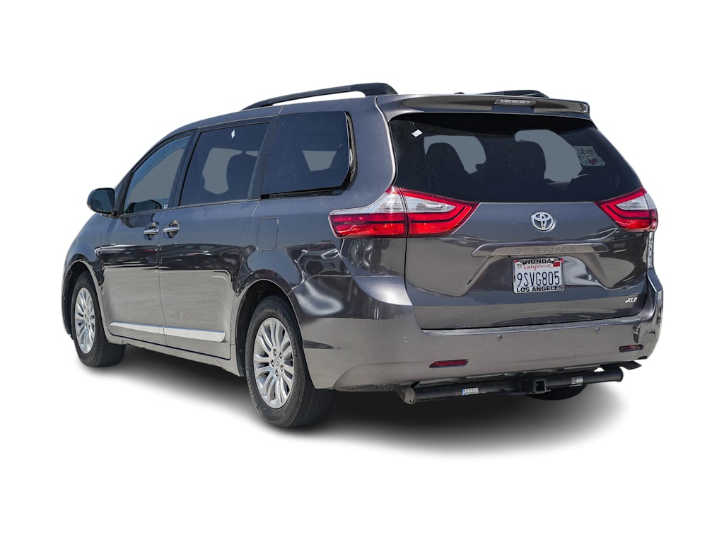 Thumbnail: 2017 Toyota Sienna - 3