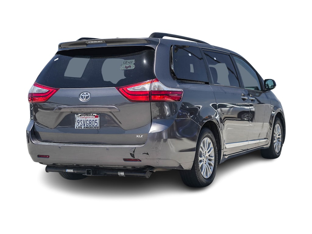 Thumbnail: 2017 Toyota Sienna - 18