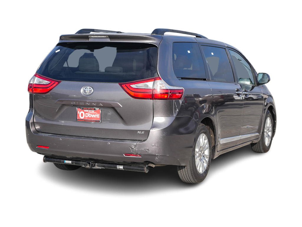 Thumbnail: 2017 Toyota Sienna - 20