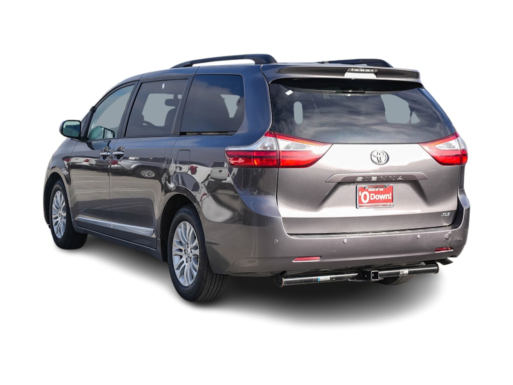 Thumbnail: 2017 Toyota Sienna - 3