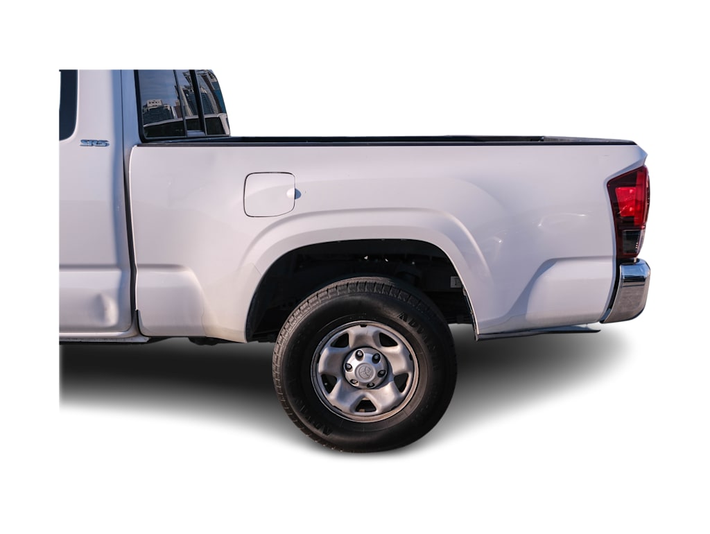 Thumbnail: 2018 Toyota Tacoma - 15