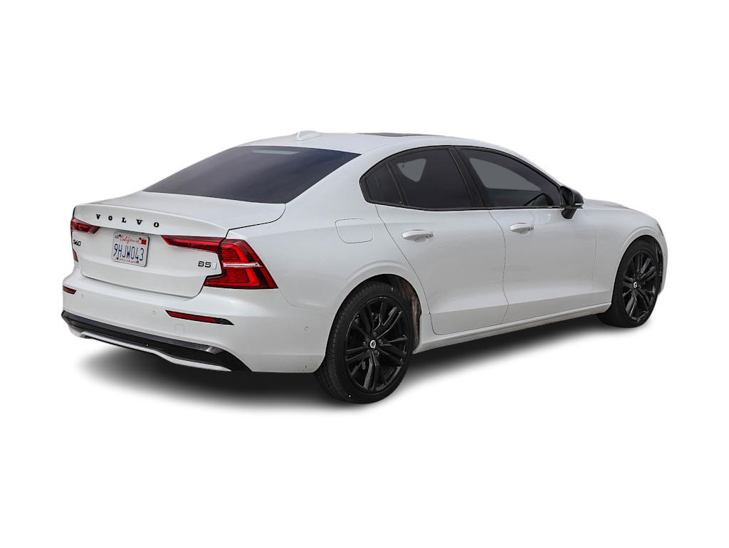 Thumbnail: 2023 Volvo S60 - 16