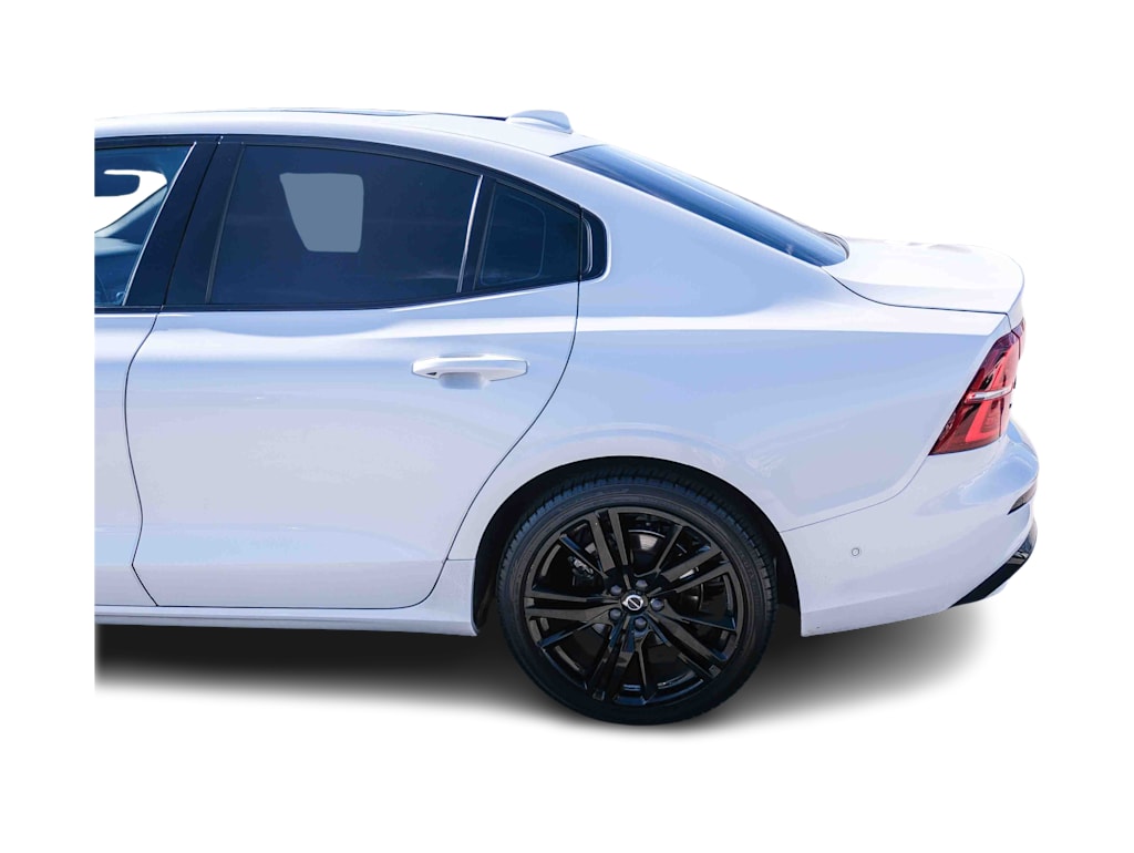 Thumbnail: 2023 Volvo S60 - 17