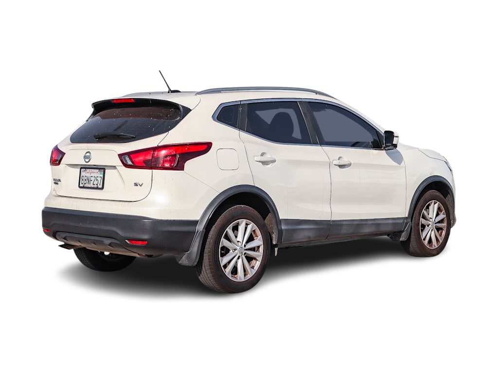 Thumbnail: 2017 Nissan Rogue Sport - 16