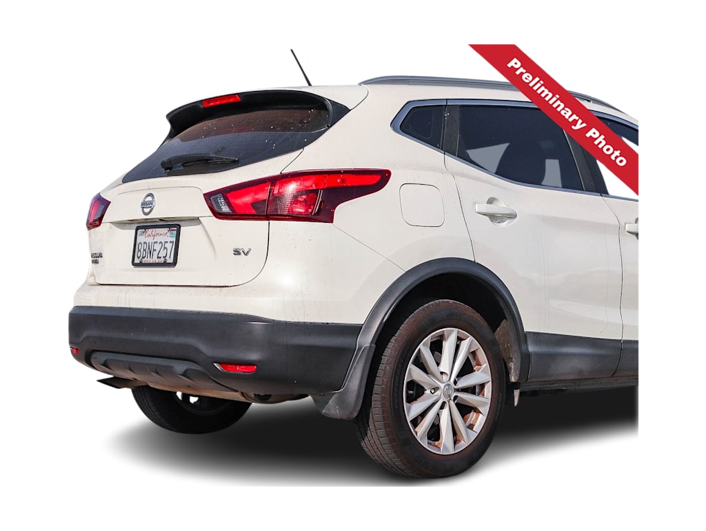 Thumbnail: 2017 Nissan Rogue Sport - 18