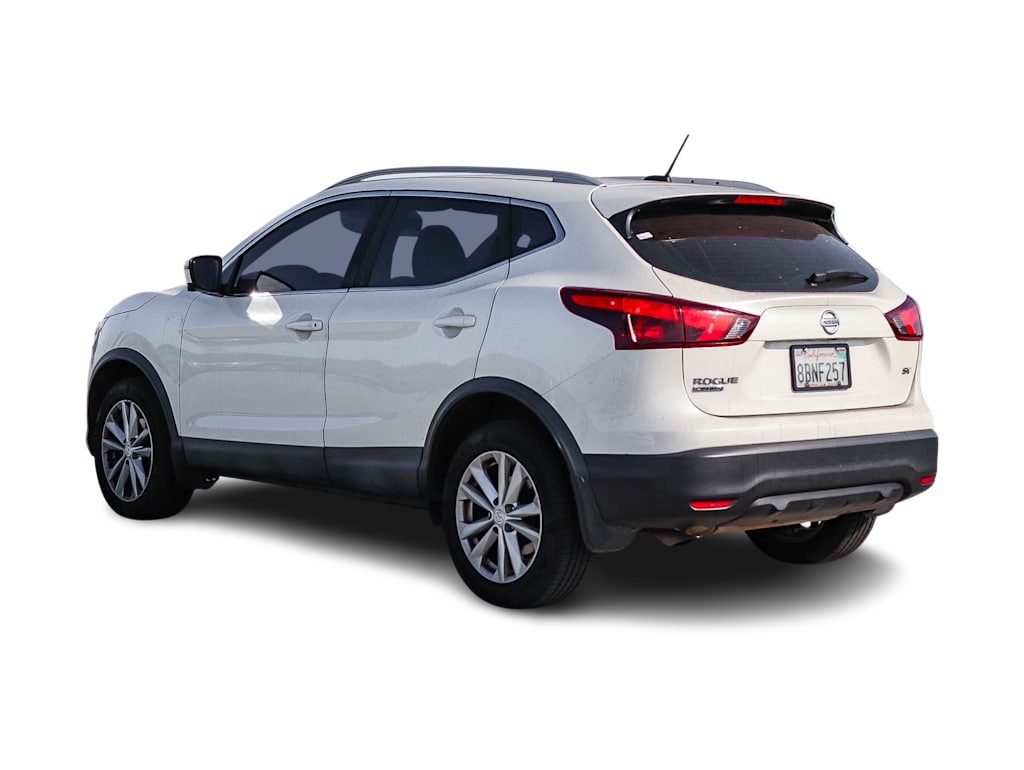 Thumbnail: 2017 Nissan Rogue Sport - 3