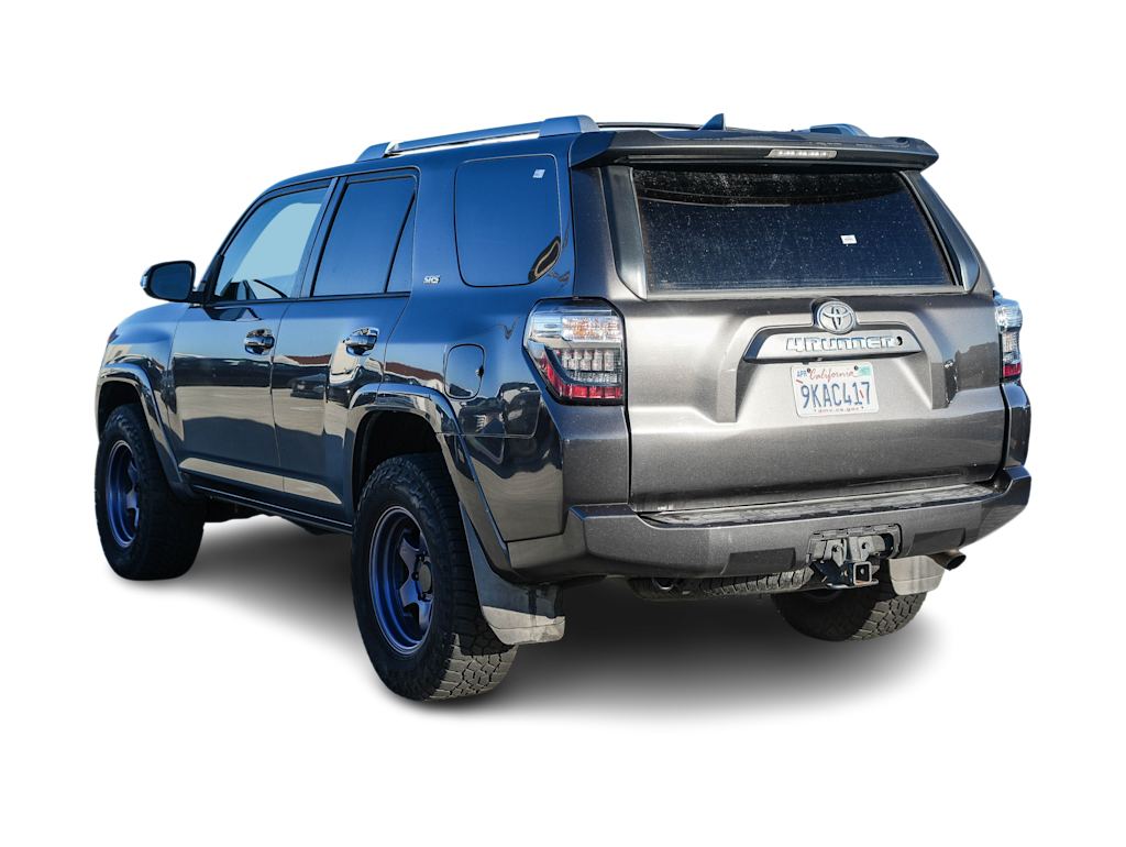 Thumbnail: 2017 Toyota 4Runner - 3
