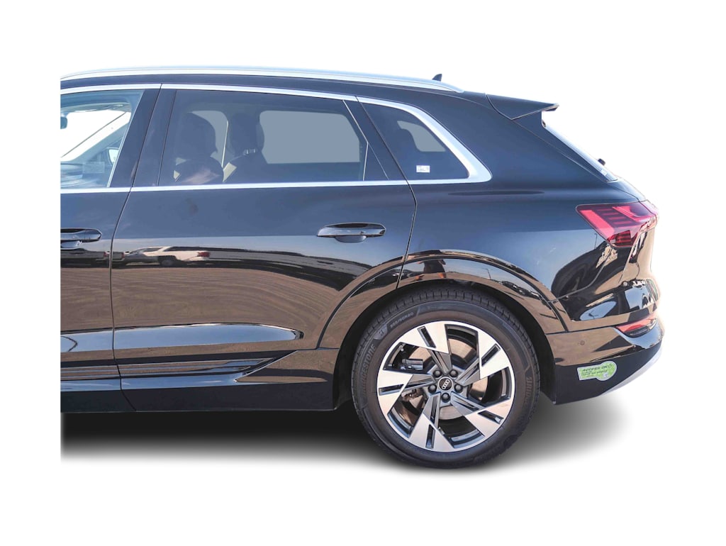 Thumbnail: 2023 Audi e-tron - 19