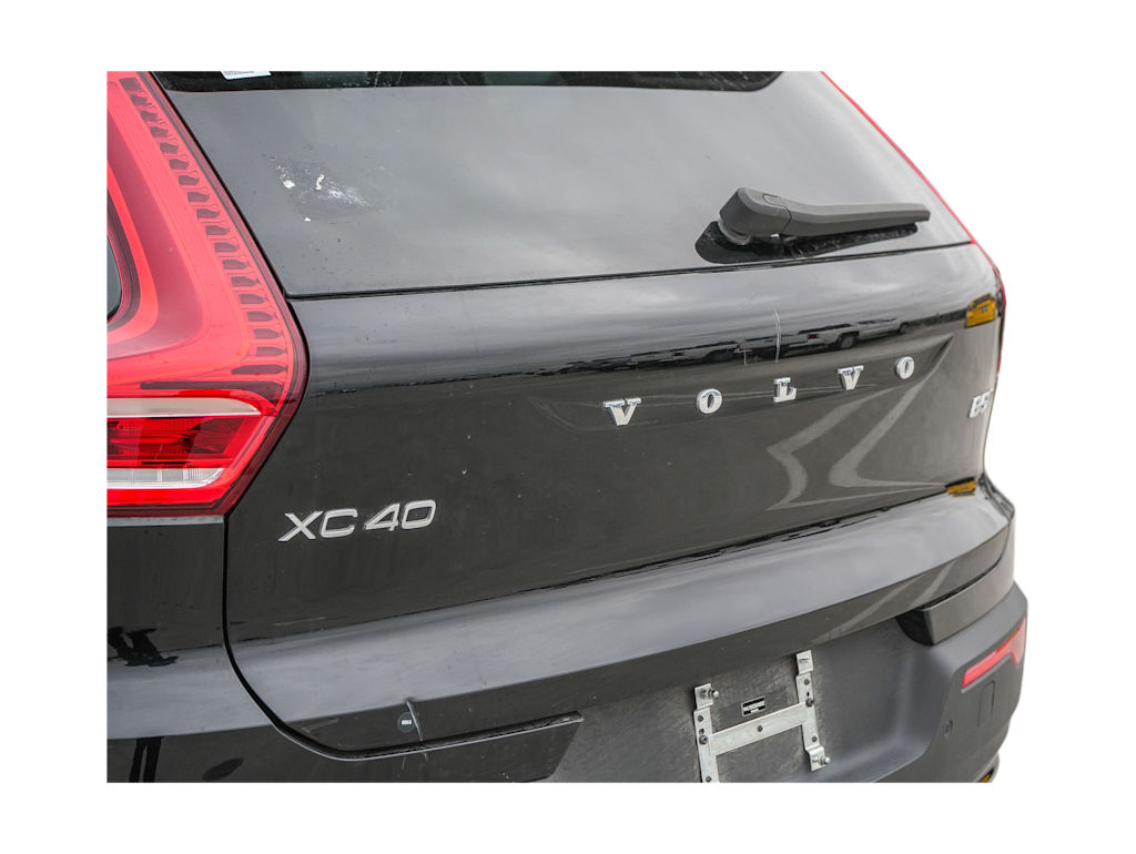Thumbnail: 2025 Volvo XC40 - 17