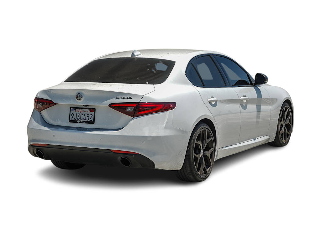 Thumbnail: 2020 Alfa Romeo Giulia - 15